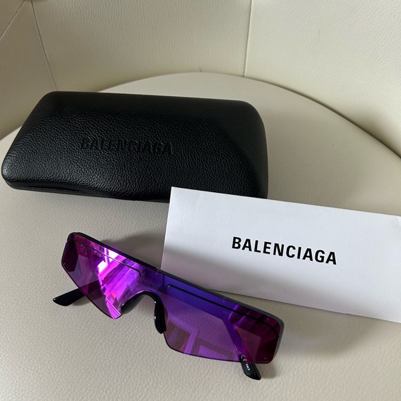 BALENCIAGA
99MM Shield Sunglasses - Picture 6 of 6